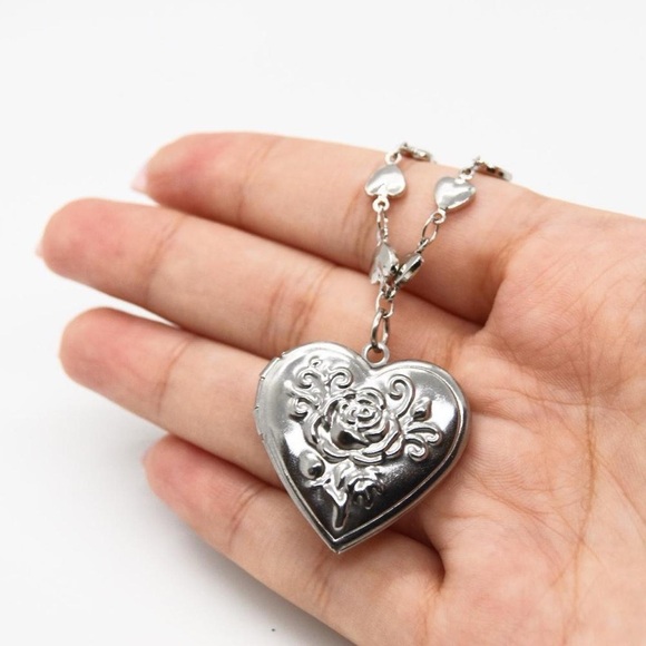 Silver Locket with Heart Chain - Picture 4 of 7